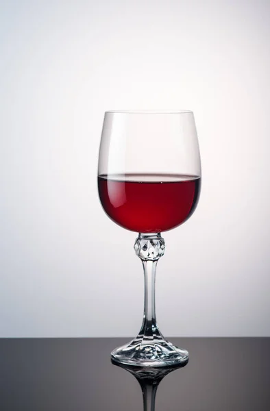 Vin Rouge Dans Verre Vin Sur Fond18 — Photo