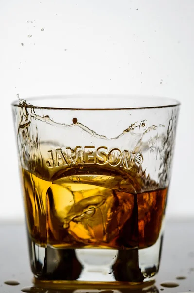 Salpicaduras Whisky Vaso Fondo18 —  Fotos de Stock