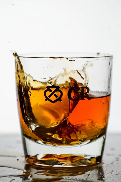 Splashing Whiskey Glass Background5 — Stock Photo, Image