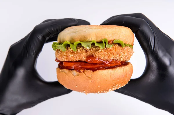 Phasenweise Montage Eines Hamburgers Auf Weißem Hintergrund — Stockfoto