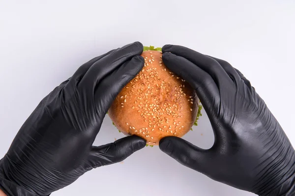 Montage Eines Hamburgers Auf Weißem Hintergrund — Stockfoto