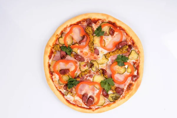 Pizza Mit Schinken Käse Gurken Senf Jagdwurst Und Roter Paprika — Stockfoto