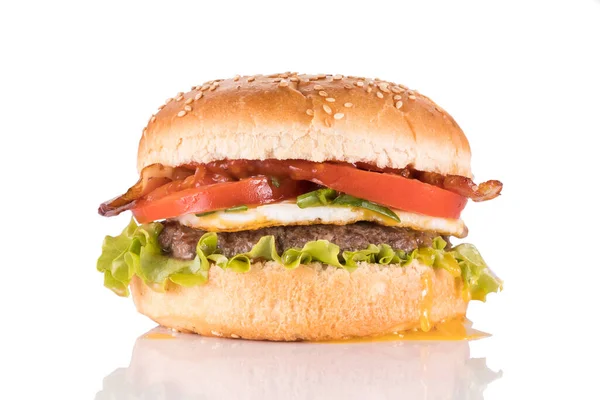 Hamburger Białym Tle — Zdjęcie stockowe