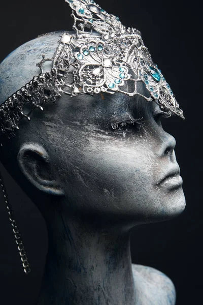 Mannequin head with silver crown