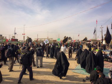 Kerbela, Bağdat, Irak, 06 09 2019: Milyonlarca Şii arbaeen için dünyayı boydan boya Kerbela'ya doğru yürüyor. Irak'ta büyük bir küresel toplantı.