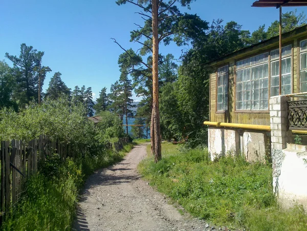 Chelyabinsk Rússia 2019 Casa Rural Cercas Jardim Pela Estrada Terra — Fotografia de Stock