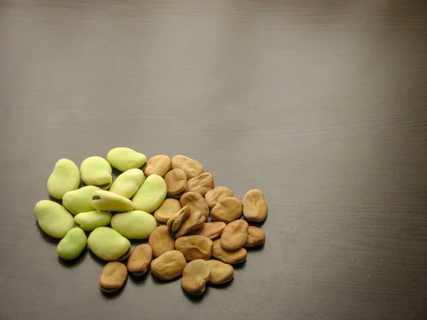 Semillas Habas Secas Frescas Vicia Faba Sobre Mesa Madera Cerca — Foto de Stock