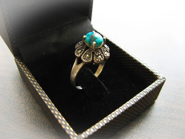 Ezüst Gyűrű Kék Türkiz Ezüst Gyűrű Closeup Kék Türkiz Kőből — Stock Fotó