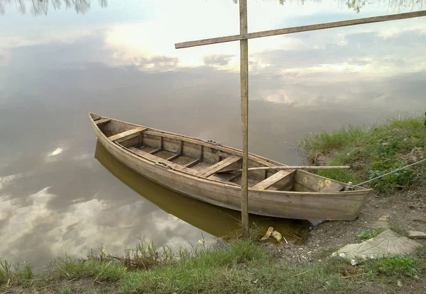 Old Wooden Boat River Lake Bank Boat Reflection Sky Rowboat — Stock Photo, Image