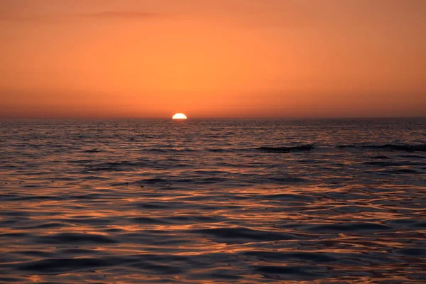 Прекрасний Червоний Захід Сонця Тло Морі Гарний Золотий Захід Сонця — стокове фото