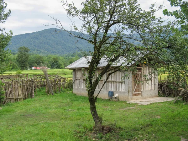 Casa Rural Belo Bangalô Verão Casa Madeira Com Telhado Duas — Fotografia de Stock