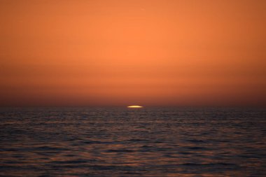 Güzel altın gün batımı. Doğa arkaplanı.