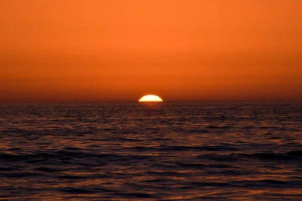 Beautiful Red Sunset Background Sea Beautiful Golden Sunset Reflecting — Stok fotoğraf