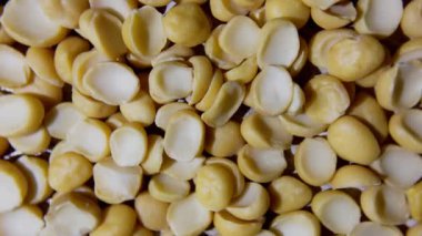 Sarı parçalı kurutulmuş bezelye makro atış Dönüşümlü