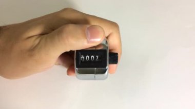0 'dan 20' ye kadar el sayımı. Beyaz arkaplanda el sayma tuşu makinesi izole edildi.