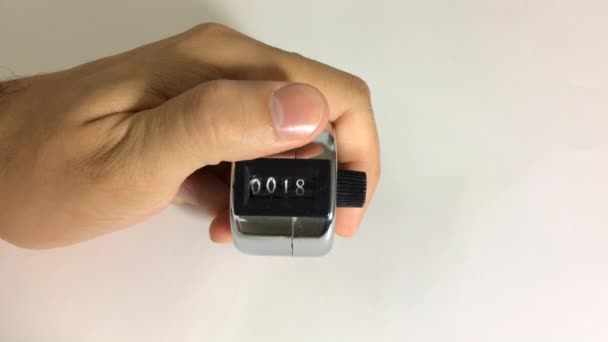 Hand Counter Counting Zero Twenty Hand Counting Clicker Machine Isolated — Stock Video