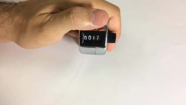 Hand Counter Counting Zero Twenty Hand Counting Clicker Machine Isolated — Stock Video