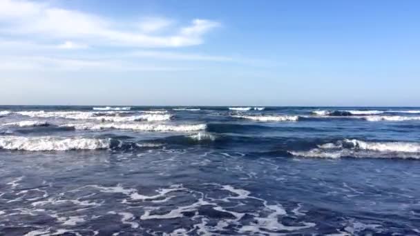 Solsken Havsvågor Lugna Och Vackra Vågorna Kaspiska Havet Den Blå — Stockvideo