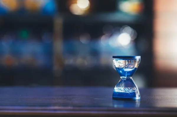 A water-clock as hourglass