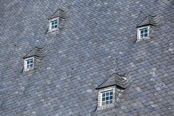 경사진 지붕 지붕 창 — 스톡 사진