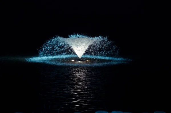 Night fountain in the lake, Ukraine Kharkov ?ity — Stock Photo, Image