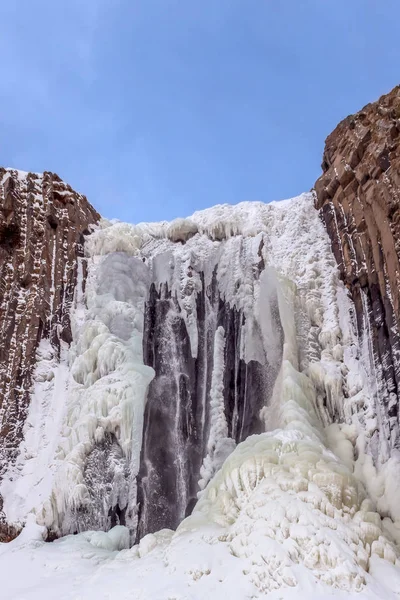 Водоспад Терскол Кавказі Взимку Деякі Водоспади Замерзли Утворюючи Чудові Бурульки Ліцензійні Стокові Зображення