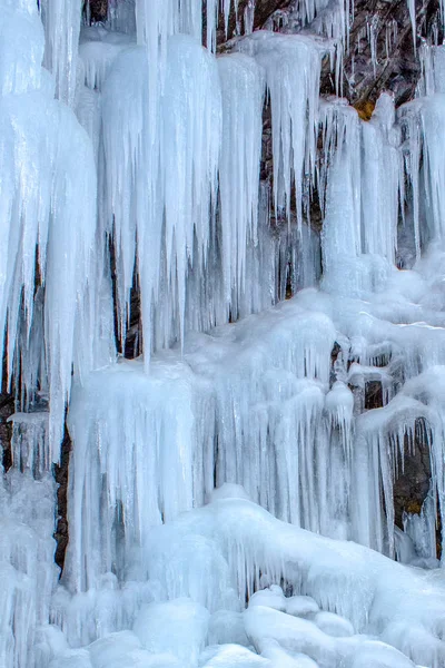 Los Chorros Cascada Congelaron Como Largos Carámbanos Fondo Invierno Imagen De Stock