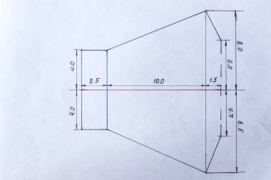 Evde tekrar kullanılabilir bir tıbbi maske dikmek. Kesim için maske deseni çiziyorum. Boyutlar santimetre..