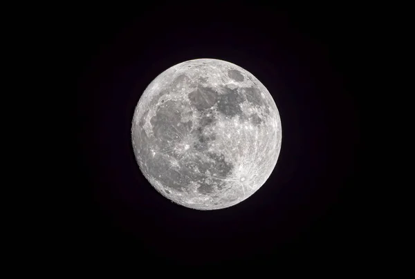 Close up Luna llena aislada en el cielo oscuro en Tailandia —  Fotos de Stock