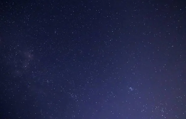Astrofotografie van nacht sterrenhemel achtergrond — Stockfoto
