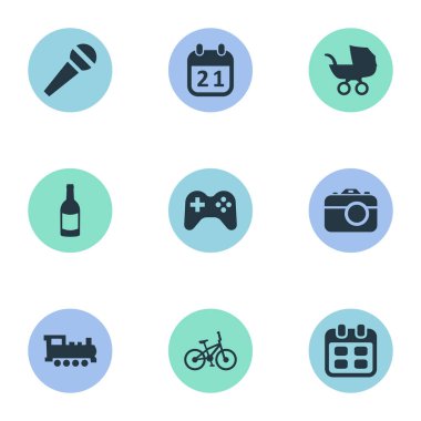 Vektör çizim basit doğum günü simgeler kümesi. Öğeleri bisiklet, içecek, tren ve diğer eş anlamlı içecek, taşıma ve Fotoğrafçılık.