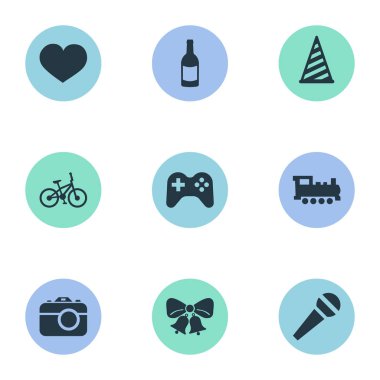 Vektör çizim basit kutlama simgeler kümesi. Öğeleri bisiklet, içecek, oyun ve diğer eş anlamlı şapka fotoğraf ve duygular.