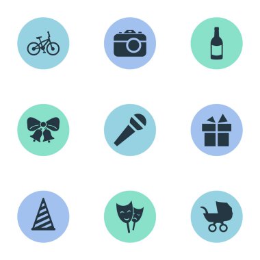 Vektör çizim basit kutlama simgeler kümesi. Öğeleri yankı, Bisiklet, konuşma ve diğer eş anlamlı ödül, şapka ve hediye.