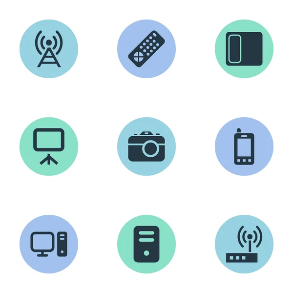 Vector illustratie Set van eenvoudige technologie iconen. Elementen Processor, Personal Computer, Controller en andere externe synoniemen, Camera en Controller. — Stockvector