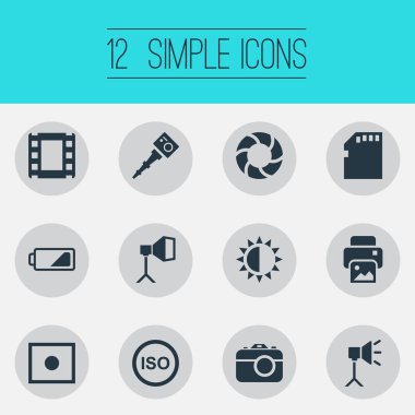 Vektör çizim basit fotoğraf simgeler kümesi. Öğeleri enerji, ışık seviyesi, hareketli video kamera ve diğer eş anlamlı amaç ve şarj kartı.