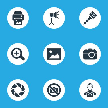 Vektör çizim basit fotoğrafçılık simgeler kümesi. Öğeleri Lens, hareketli kamera, aparatı fotoğrafçı ve diğer eş çoğaltmak, Zoom ve resim.