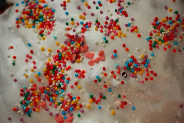Великодній Торт Посипаний Кольоровим Цукром — стокове фото