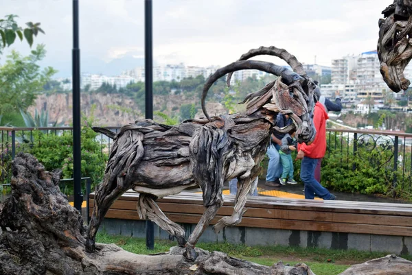 Antalya Turquía Septiembre 2017 Escultura Madera Parque Mermerli Representa Lucha —  Fotos de Stock