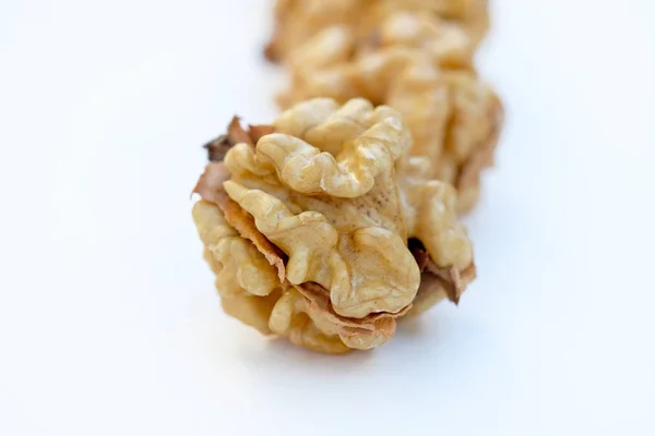 Geschilde Walnoot Close Golden Walnut Kernel Een Witte Achtergrond Gezonde — Stockfoto