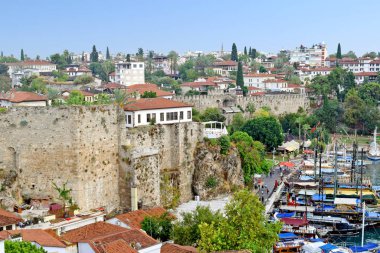 Eski Kaleici Kasabası (Antalya) Antalya 'nın tarihi merkezi, en eski kısmı, mimari ve liman manzarasıdır..