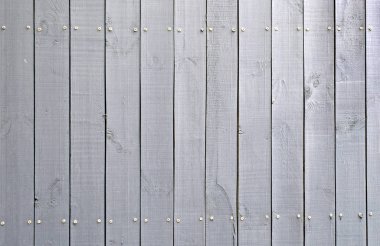 Dikey gri tahtalar boyalı. Tahtaların arka plan grisi. Yatay ya da dikey olarak boyanmış gri ve tahta arka plan.