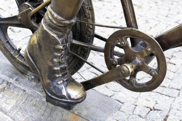 Fragment Bronze Statue Foot Bicycle Pedal Close Concept Safety Road — Stock Photo, Image