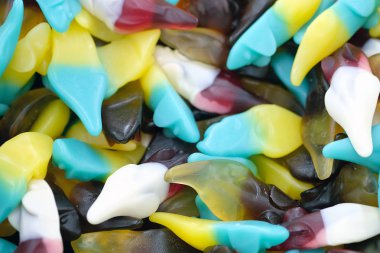 Çok renkli jöle şekerler üst görünümde. Meyve aromalı reçel çiğnemek.