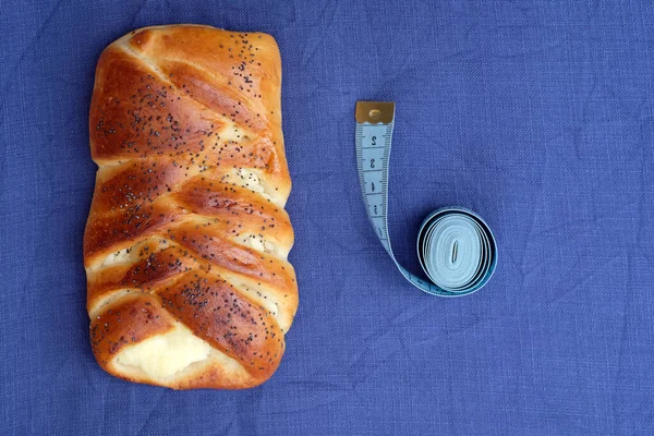 Tresse Pain Savoureux Avec Une Croûte Dorée Une Vue Dessus — Photo