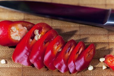 Dilimlenmiş kırmızı biber makrosu.