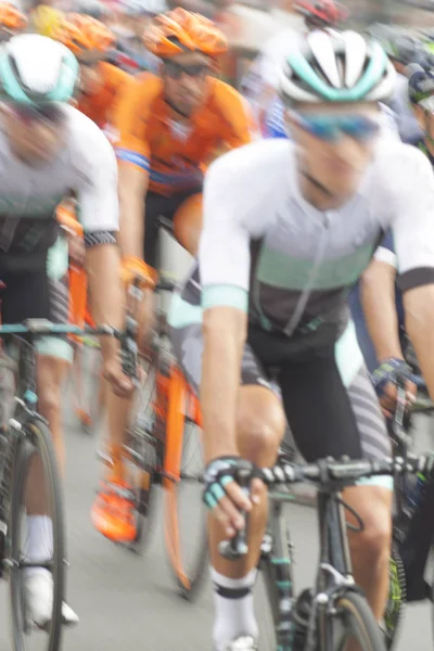 Bisikletçiler yarış, Hareket Bulanıklığı — Stok fotoğraf