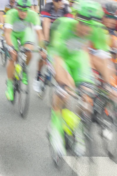 Ciclistas de carreras, Desenfoque de movimiento — Foto de Stock