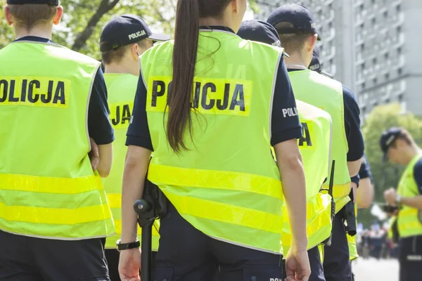 Policiais uniformizados — Fotografia de Stock