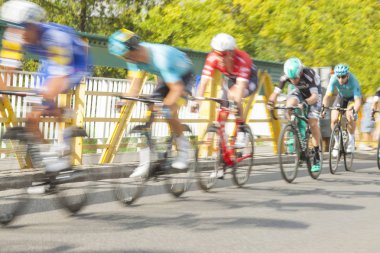 Bisikletçiler yarış, Hareket Bulanıklığı