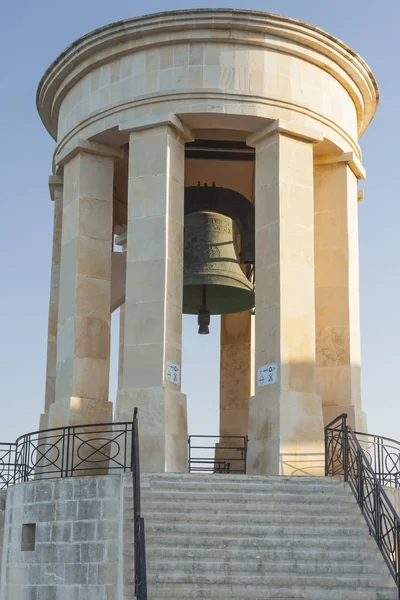 Мальта, Валлей, Мемориальный колокол WWW2 — стоковое фото